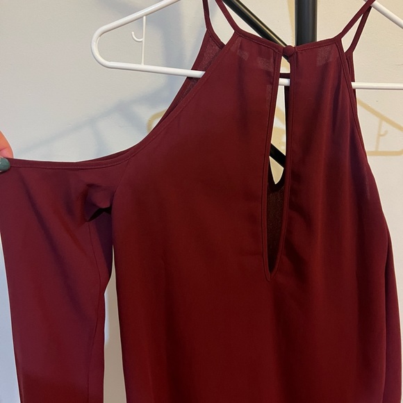 Tobi maroon chiffon top with shoulder cutouts sz XS - Picture 11 of 12